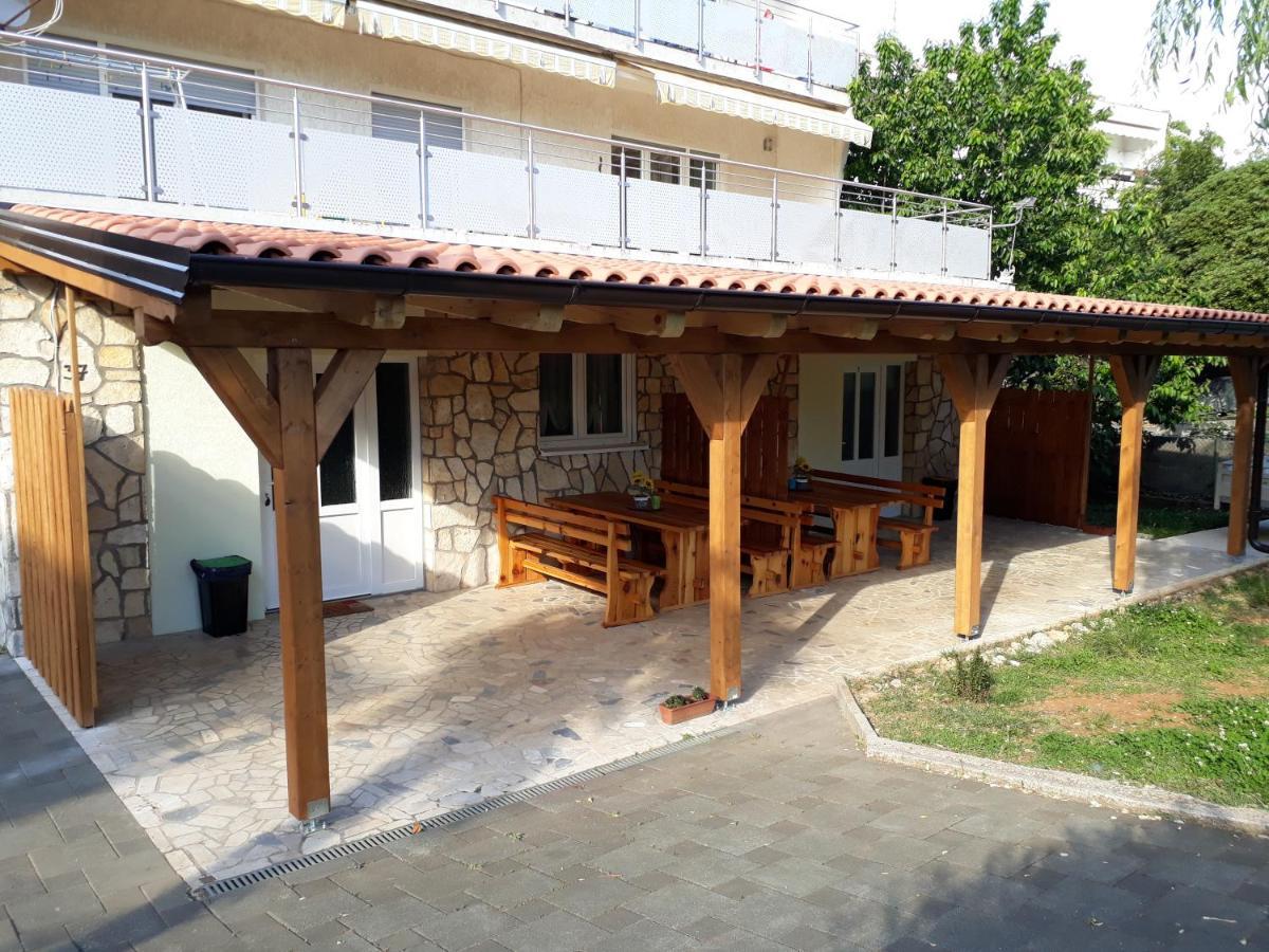 Apartments Roko Кострена Екстериор снимка