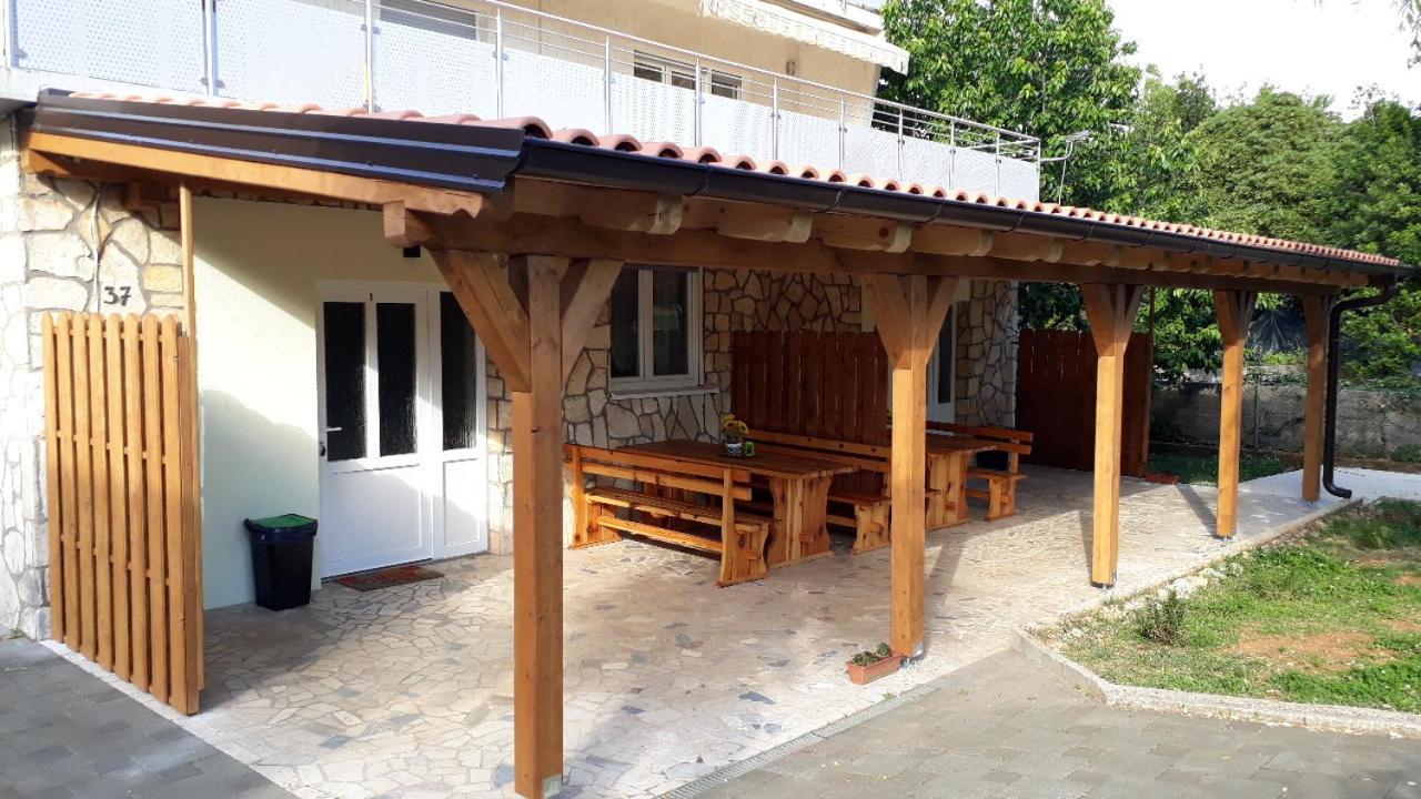 Apartments Roko Кострена Екстериор снимка
