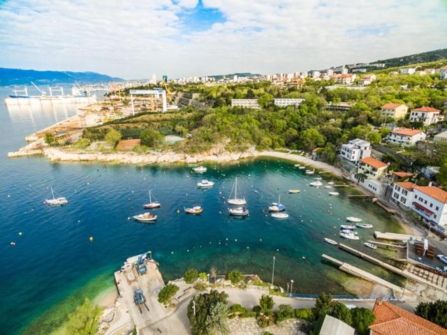 Apartments Roko Кострена Екстериор снимка