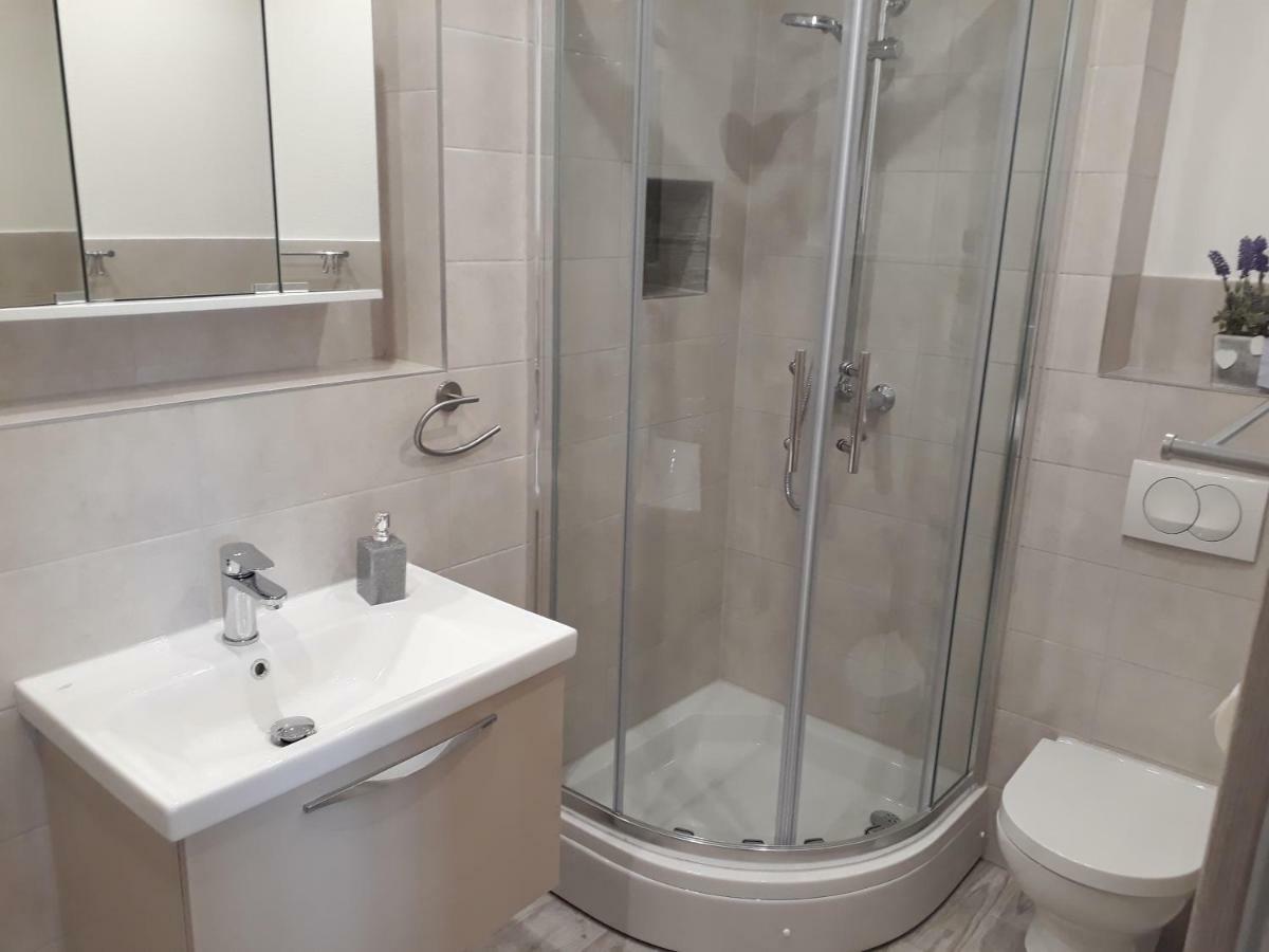 Apartments Roko Кострена Екстериор снимка