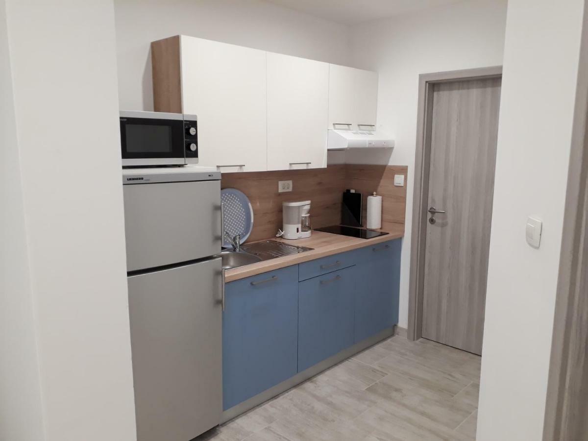 Apartments Roko Кострена Екстериор снимка