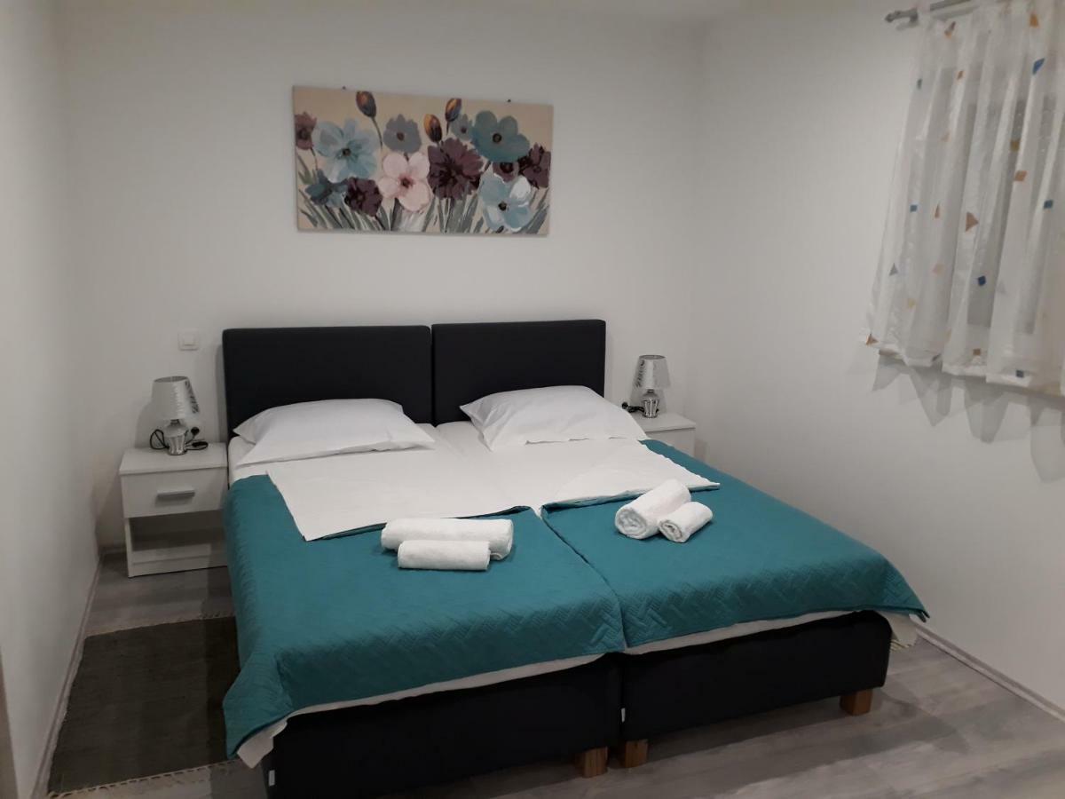 Apartments Roko Кострена Екстериор снимка