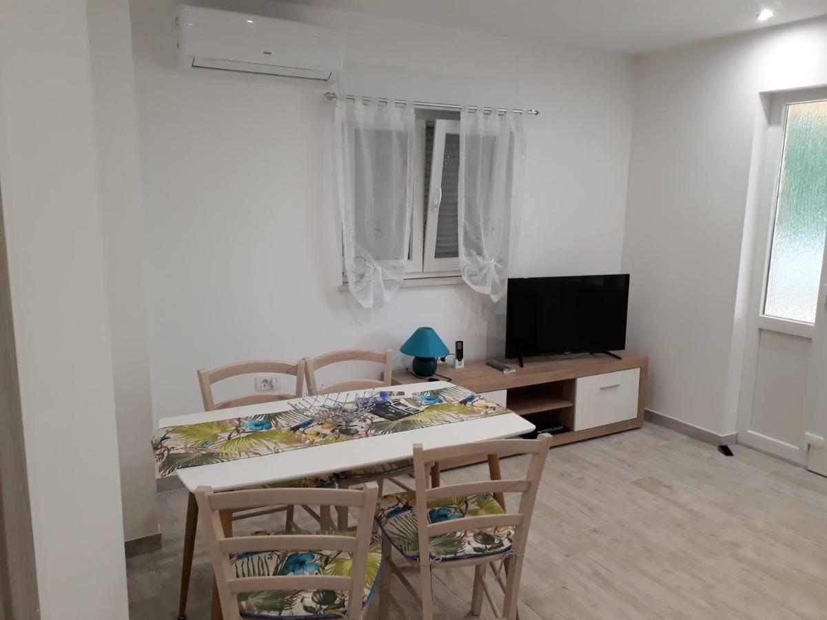Apartments Roko Кострена Екстериор снимка